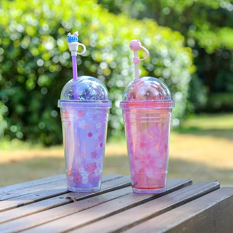 Красочная мультипликационная соломка пластиковый тумблер Красочная мультипликационная соломка пластиковый тумблер