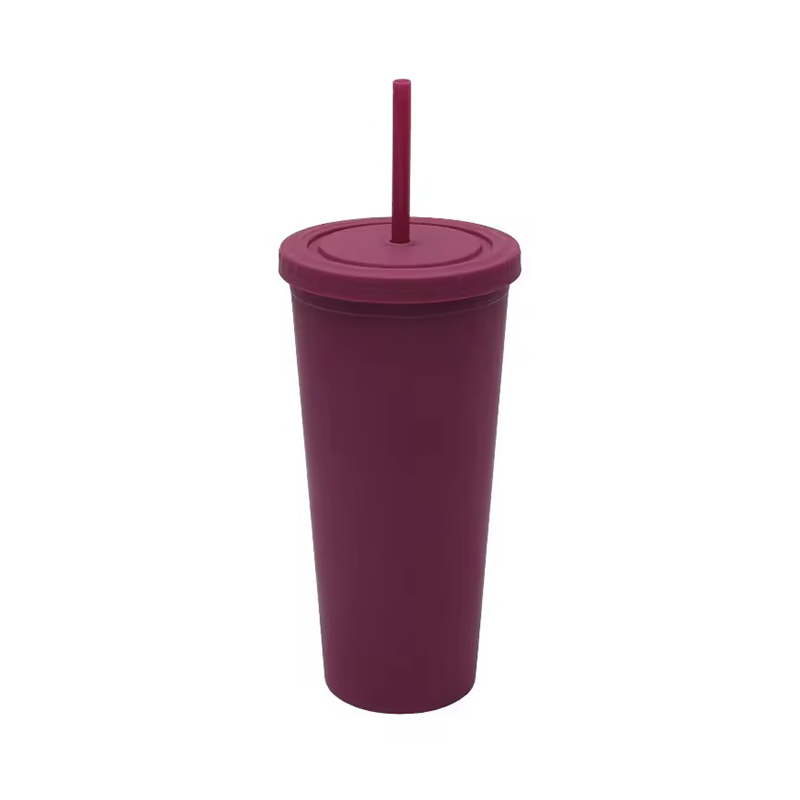 Разнообразные индивидуальные пластиковые тумблеры с соломинкой