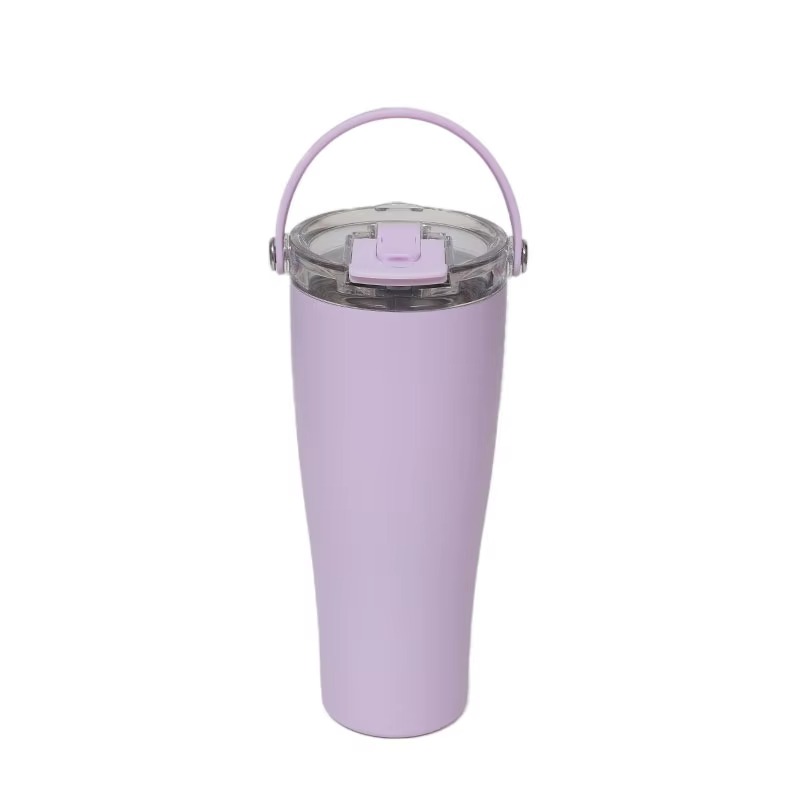 Стакан с соломинкой стал популярным